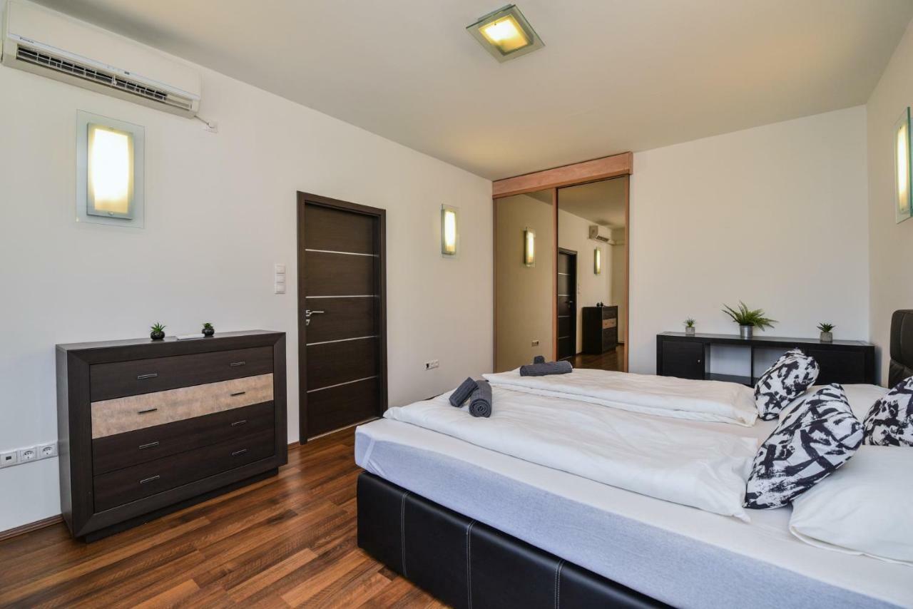 Castle Apartment With Panoramic Balcony Budapeste Exterior foto