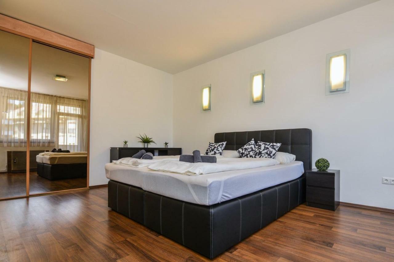 Castle Apartment With Panoramic Balcony Budapeste Exterior foto